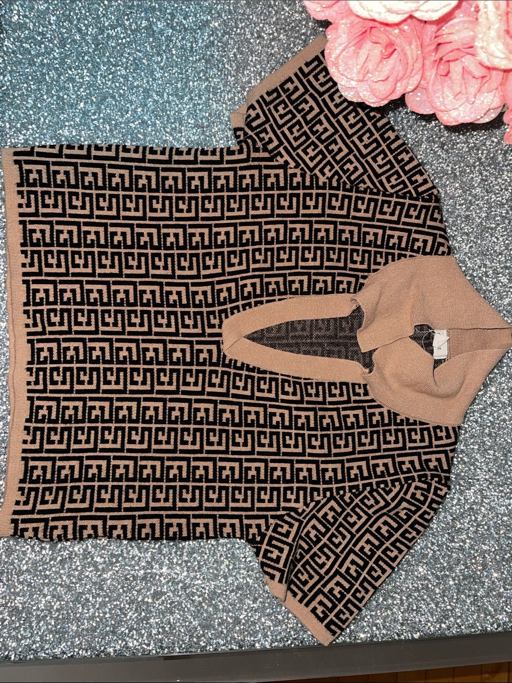 debut Beige and Black Geometric Short-Sleeve Turtleneck Sweater